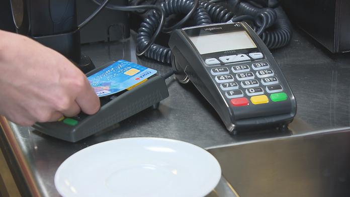 Nejlevnější bankou roku je Creditas. Jak dopadla ta vaše? ŽEBŘÍČEK