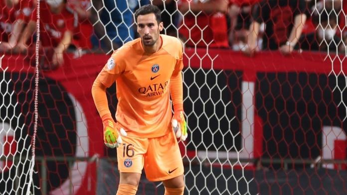 Dobré zprávy z nemocnice. Gólman PSG se probral z kómatu a komunikuje