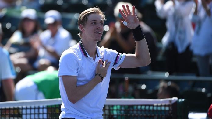 To je showman! Shapovalov si získal publikum, neuvěříte čím