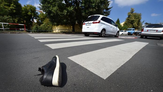 Auto srazilo v Ostravě dva lidi, oba skončili na urgentním příjmu