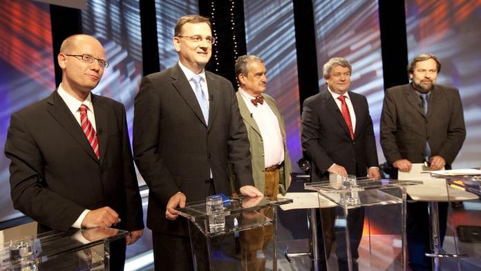 České reakce na Ficovo drtivé vítězství: Poučme se z toho, hřímají politici