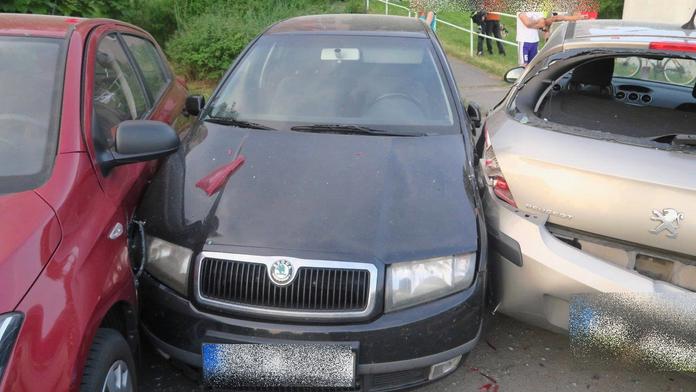 Řidič v superbu bořil auta jako domino. Když si dýchl, policisté nevěřili svým očím