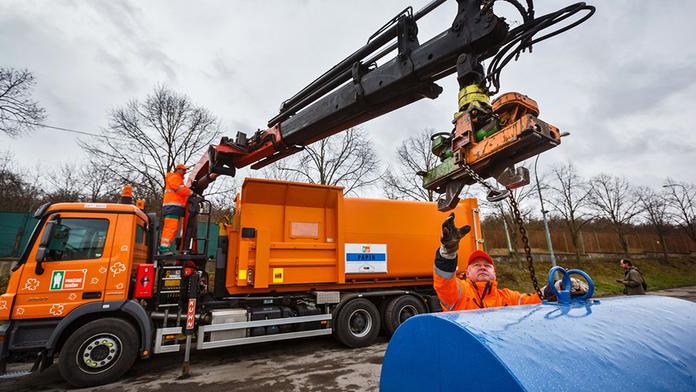 Tragédie v Havířově. Ženu spící v kontejneru rozmačkal popelářský vůz