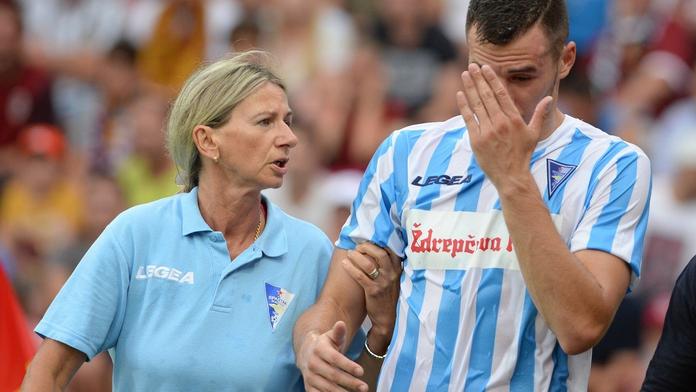 Srbský terminátor: Boule na hlavě a motanice, ale chtěl hrát dál!