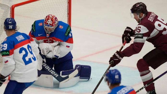 Slováci prohráli s Lotyšskem a stále nemají jisté čtvrtfinále. Šlágr pro Kanadu