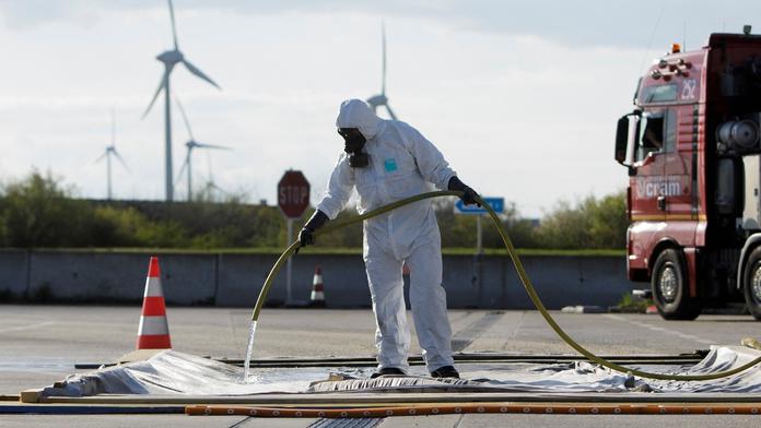 Maďarská vláda má závažné podezření. Epidemie SLAK možná nevypukla přirozeně