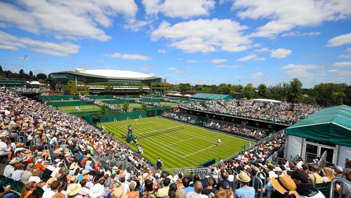 Pohled na kurty Wimbledonu