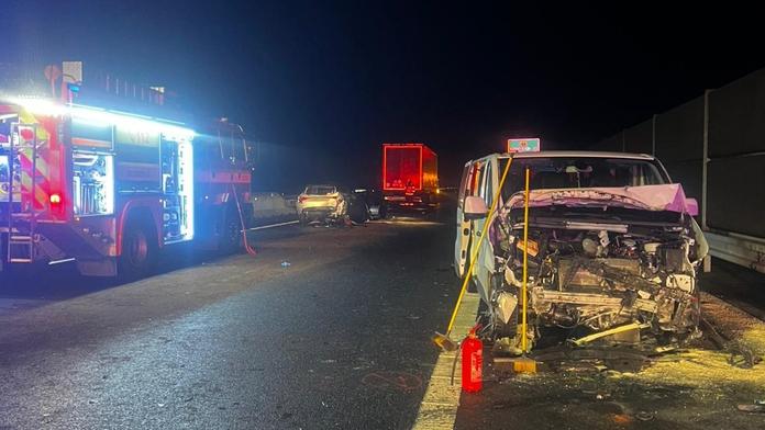 Hromadná nehoda uzavřela dálnici D1. Pět lidí se zranilo