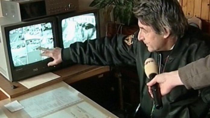 Kradl a současně natočil svůj obličej
