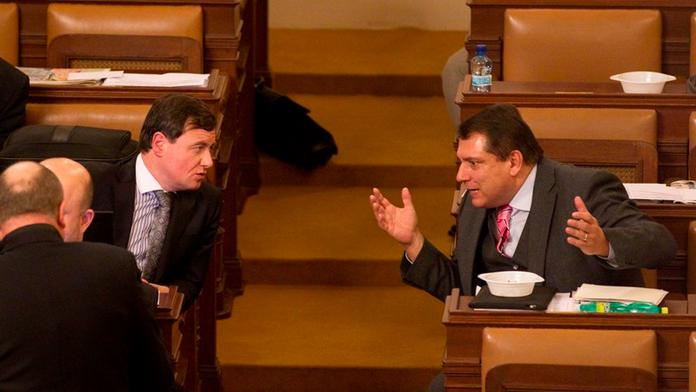 Rath má smůlu! Poslanci jeho návrhy zákonů smetli ze stolu, proti byl i Paroubek
