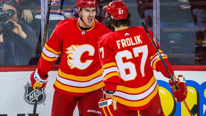 Frolík je v laufu! Bodoval už potřetí v řadě a Calgary slaví další výhru