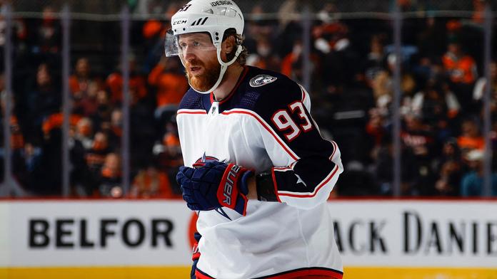 McDavid i přes zásah do obličeje dohrál, bodovali Voráček a Faksa