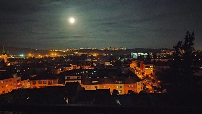 Noční oblohu rozzářil úplněk. Podívejte se na nejlepší fotky od čtenářů TN.cz