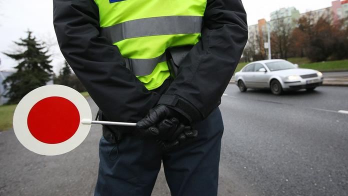 Policistům došla trpělivost. Mladý řidič je tak dlouho dráždil, až přišel o svoje BMW