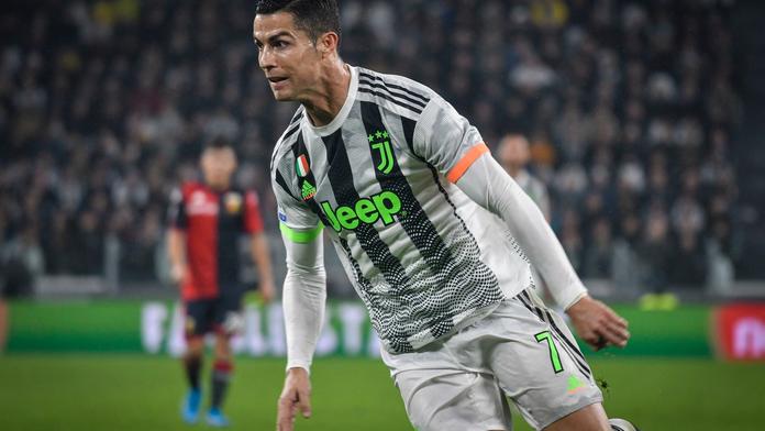 Divoký zápas v Turíně! Ronaldo v poslední minutě vymodlil penaltu
