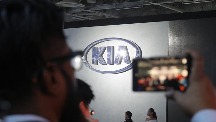 Kia po šestadvaceti letech změní logo. Podívejte se, jak má vypadat