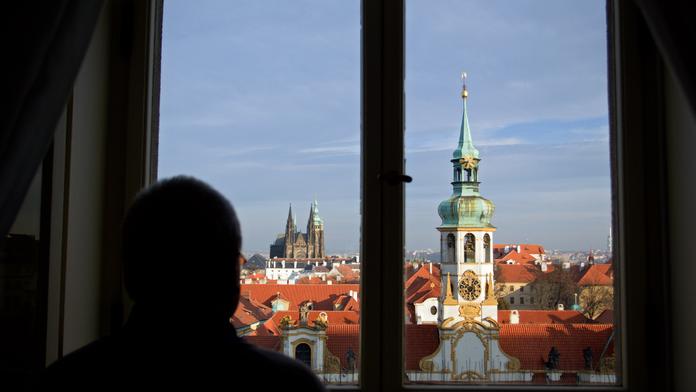 V Česku kvete udavačství! Lidé práskají ze závisti i pro balík peněz