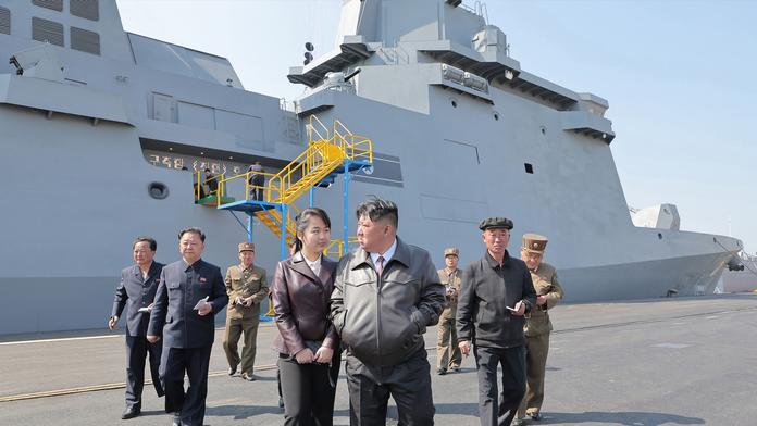 Kim se pochlubil novým torpédoborcem Choe Hyon, 30. 4. 2025