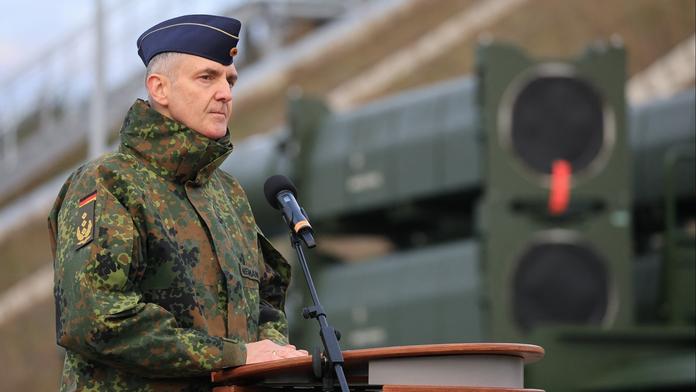 Německý generál hrozí Rusku. Odhalil konkrétní města, na něž by NATO zaútočilo