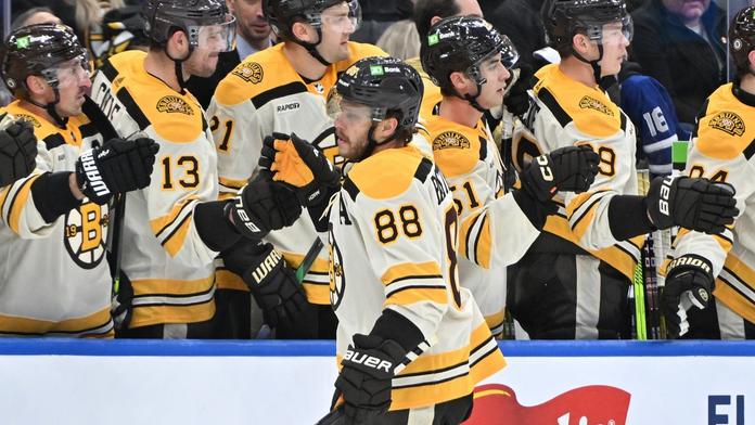 Boston je zpět na vítězné vlně, Pastrňák řádil. Bodovali i Nečas s Hronkem