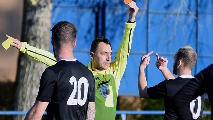 Hráč nadával sudímu, ukázal i vztyčený prostředníček. A přišel tvrdý trest