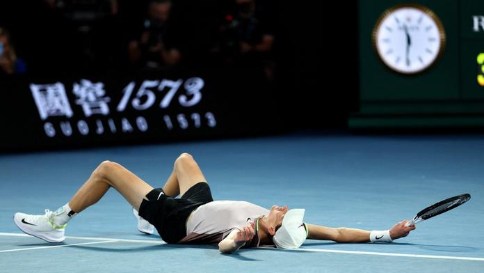 Parádní otočka a premiérový titul. Sinner ovládl Australian Open
