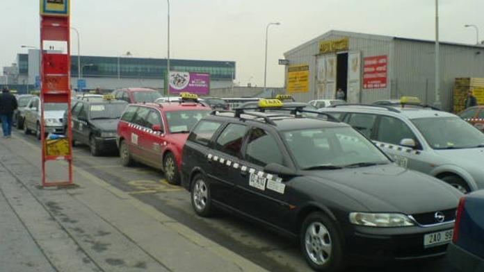 EXKLUZIVNĚ: Taxikáři opět blokují Holešovice!