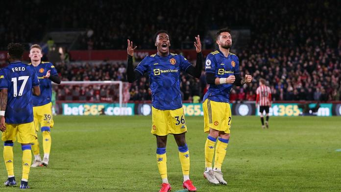 Manchester United konečně zvítězil, Tottenham otočil zápas s Leicesterem