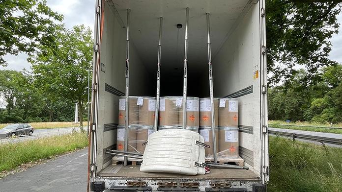 Policie zastavila českého řidiče kamionu. Zdrogovaný převážel výbušniny