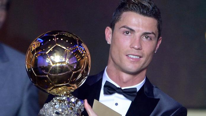 Ronaldo je nejlepším vítězem Zlatého míče všech dob. Porazil Messiho i sám sebe