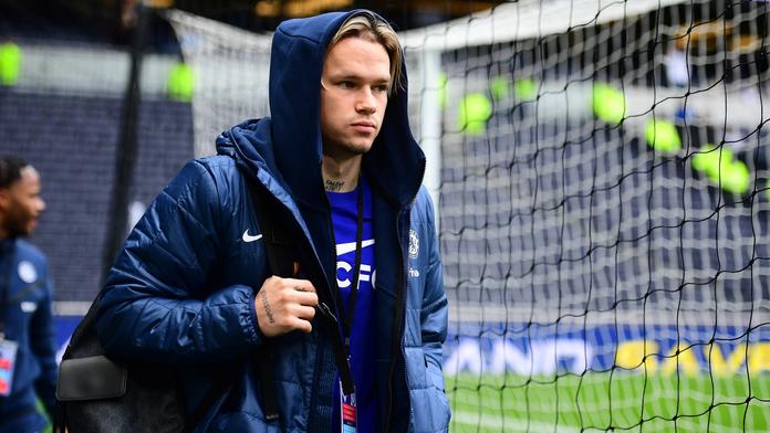 Pojď do Chelsea, budeš hrát, lákali Mudryka. Hráč za miliardy zahřívá lavičku