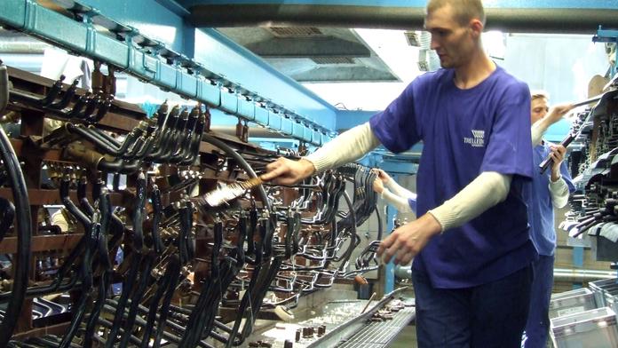 V Ostrově vyrostou obří výrobní haly, práci získá 150 lidí