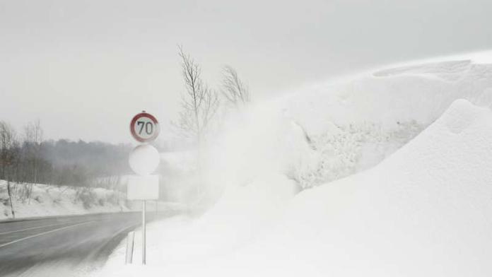 Meteorologové zpřísnili výstrahu! Hrozí závěje, sněhové jazyky a silný vítr