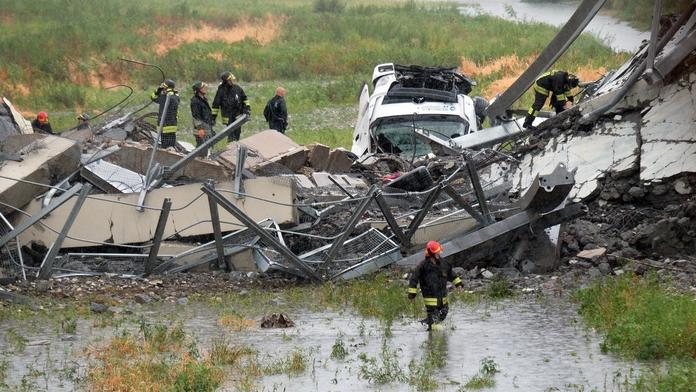 Český kamioňák líčil pád z mostu: Najednou nebyla silnice a byla tma