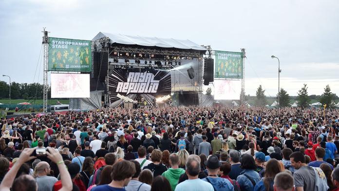 OBRAZEM: V Hradci začal další ročník festivalu Rock for People