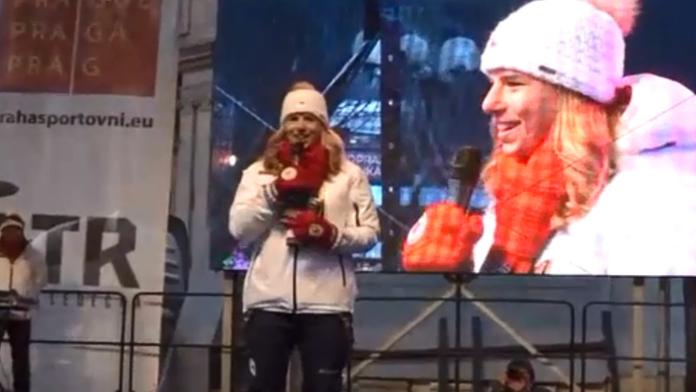 Staromák vítal Ester i Martinu. Lidé přišli v lyžařských brýlích!