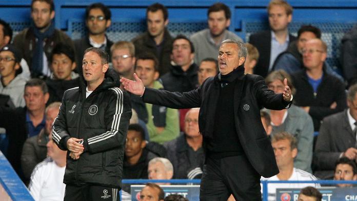 Chelsea není vyzrálý tým, neumí hrát pod tlakem, stýská si Mourinho