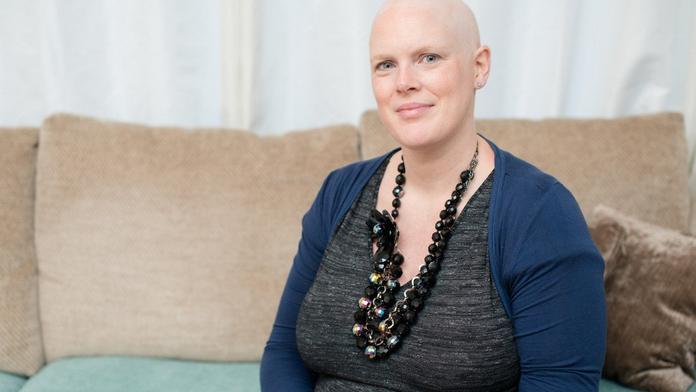 Těhotná odmítla chemoterapii, aby chránila dítě. Skončilo to tragicky