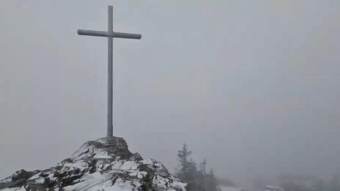 Babí léto ukončilo prudké ochlazení. Na Šumavě konečně sněží