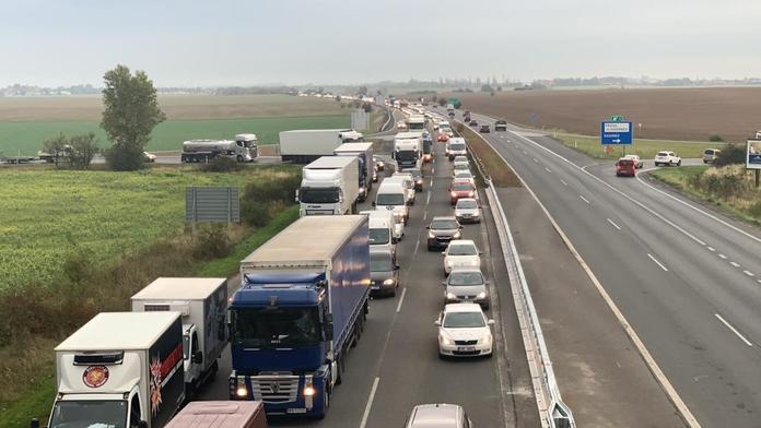 Dálnici D10 ucpala hromadná nehoda, problémy byly i v opačném směru