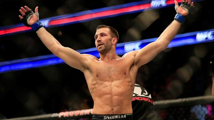 Po roce je zpět! Rockhold donutil svého soupeře odklepat
