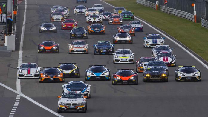 Nejlepší závodění na okruhu v Mostě - GT4 Central European Cup