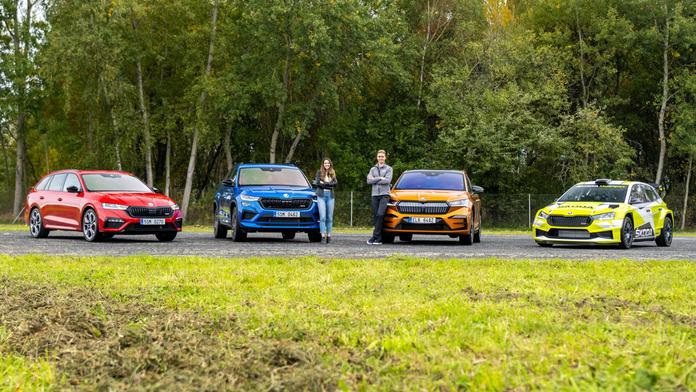 Je rychlejší Fabia, Octavia, nebo Enyaq? Škody RS změřily síly v parádním závodě