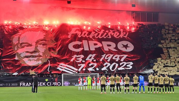 Fanoušci Slavie uctili památku Františka Cipra. Fotbalisté pak porazili Brno