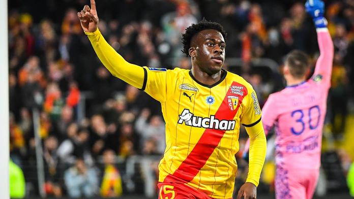 Lens se dostalo na druhé místo Ligue 1. Čtyřmi góly zničilo Troyes