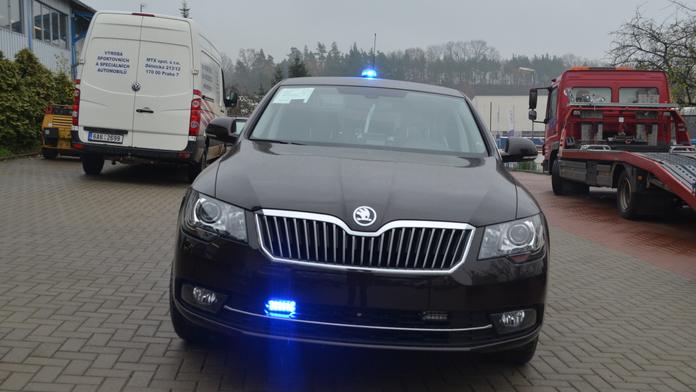 Policie dostala nové dálniční stíhače! K Passatům přibudou Superby!