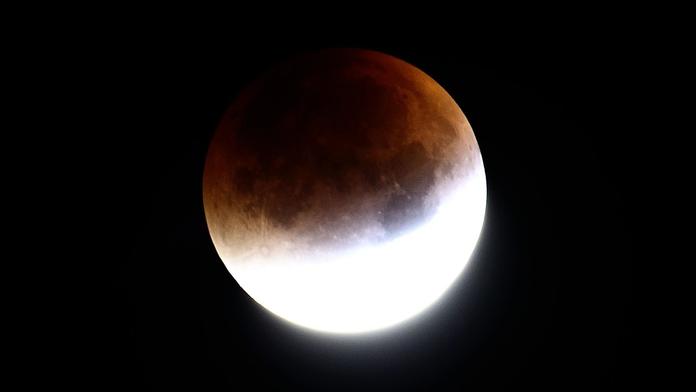 Blíží se magický úplněk! Takový Měsíc většina lidí ještě neviděla