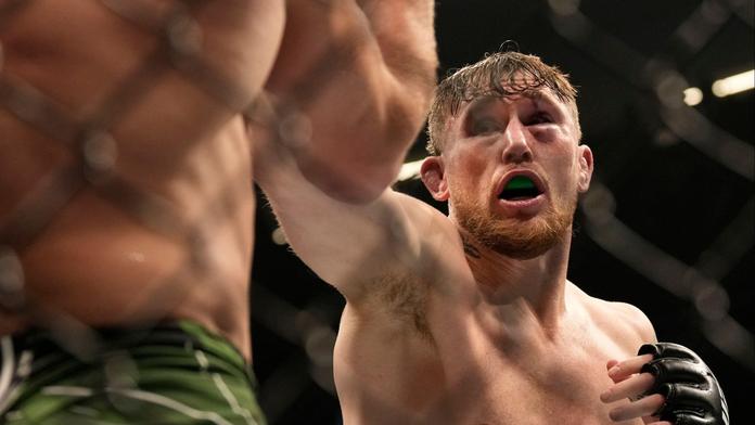 Britský miláček si troufá. V boxerském debutu vyzve bývalého šampiona