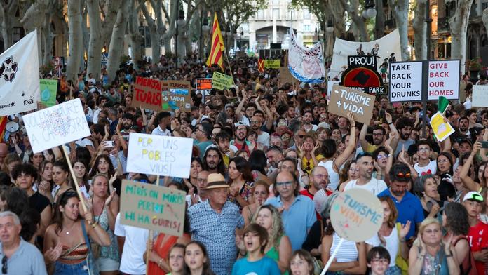 Protesty hnutí Menys Turisme, Més Vida (Méně turismu, více života), fotografie z roku 2024