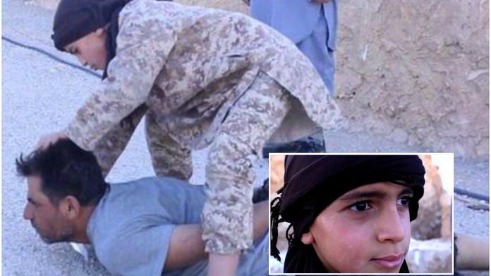 Další hrůzy ISIS! Malý chlapec uřízl hlavu vládnímu vojákovi! 